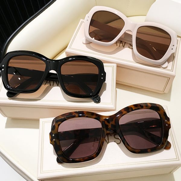 sunglasses ms 2021 luxury decoration classic eyewear women or men original brand designer sun glasses fashion, White;black
sunglasses ms 2021 luxury decoration classic eyewear women or men original brand designer sun glasses fashion, White;black