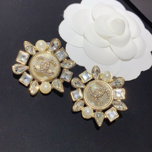 the new pearl earrings with diamond letters designer luxury designer jewelry women camellia earrings with box r58, Golden
the new pearl earrings with diamond letters designer luxury designer jewelry women camellia earrings with box r58, Golden