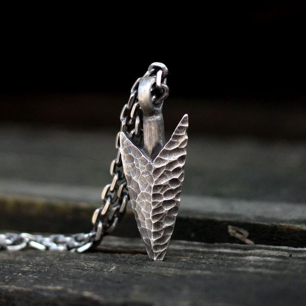 men's vintage hammered arrow silver color 316l stainless steel pendant necklace men women classic minimalism biker jewelry
men's vintage hammered arrow silver color 316l stainless steel pendant necklace men women classic minimalism biker jewelry