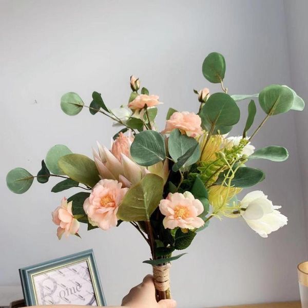 5pcs/lot wedding bouquet emperor flower eucalypti artificial silk flower european style fresh table decoration
5pcs/lot wedding bouquet emperor flower eucalypti artificial silk flower european style fresh table decoration