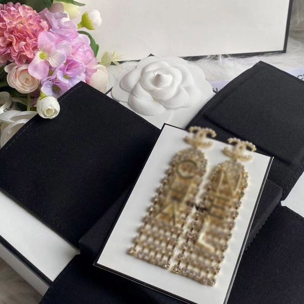 2020 new luxury designer item cd letter dangle long chain earrings stud pearl crystal rhinestone fashion ins style charm drop earring woman, Golden;silver
2020 new luxury designer item cd letter dangle long chain earrings stud pearl crystal rhinestone fashion ins style charm drop earring woman, Golden;silver