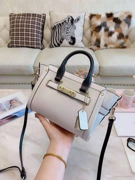 designer designs leather lady's handbag single shoulder bag with black and white diagonal hanging bag, size 21*17
designer designs leather lady's handbag single shoulder bag with black and white diagonal hanging bag, size 21*17