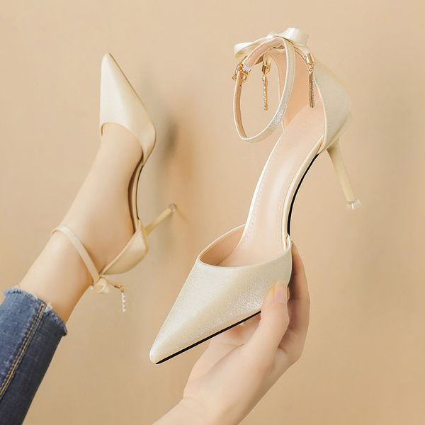 2020 summer new womens pump sandals pointed-toe satin bow metal buckle elegant stiletto party shoes dress shoes red, Black
2020 summer new womens pump sandals pointed-toe satin bow metal buckle elegant stiletto party shoes dress shoes red, Black