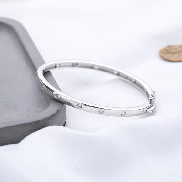 Hot style accessories stylish S925 sterling silver bracelet simple and fresh star bracelet bracelet inner diameter of 5.8cm16.9 g
Hot style accessories stylish S925 sterling silver bracelet simple and fresh star bracelet bracelet inner diameter of 5.8cm16.9 g