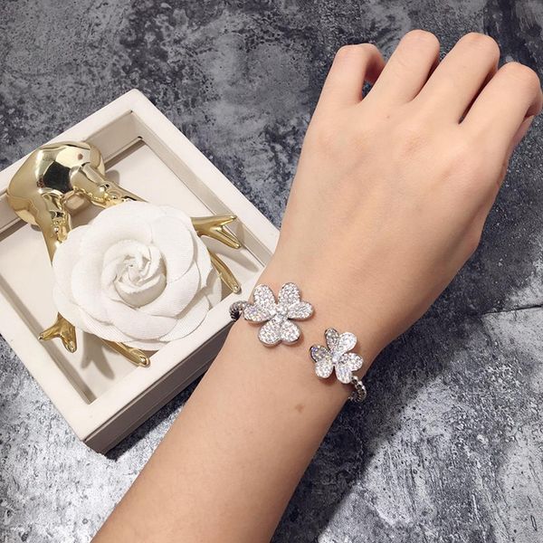 brand new design double three leaf clover flowers bangles for women mirco inlay zircons gold open bracelet, Black
brand new design double three leaf clover flowers bangles for women mirco inlay zircons gold open bracelet, Black