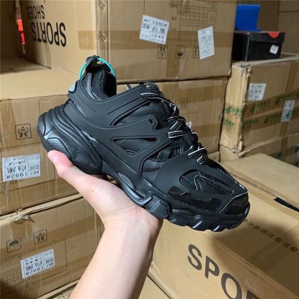 wholesale new fashion paris platform men women casual shoes black white grey pink vintage mens sneakers trainers
wholesale new fashion paris platform men women casual shoes black white grey pink vintage mens sneakers trainers