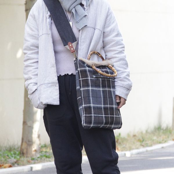 women cloth shoulder bag literary ladies winter plush shoulder bag female new plaid all match double-sided bags
women cloth shoulder bag literary ladies winter plush shoulder bag female new plaid all match double-sided bags