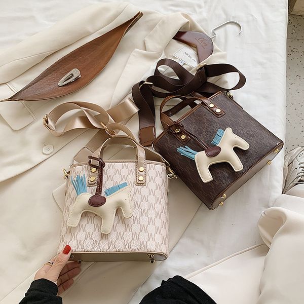 new fashion accessories ladies cute handbags acrylic candy color solid dinner handbags women's wedding evening bags fashion party box c 
new fashion accessories ladies cute handbags acrylic candy color solid dinner handbags women's wedding evening bags fashion party box c