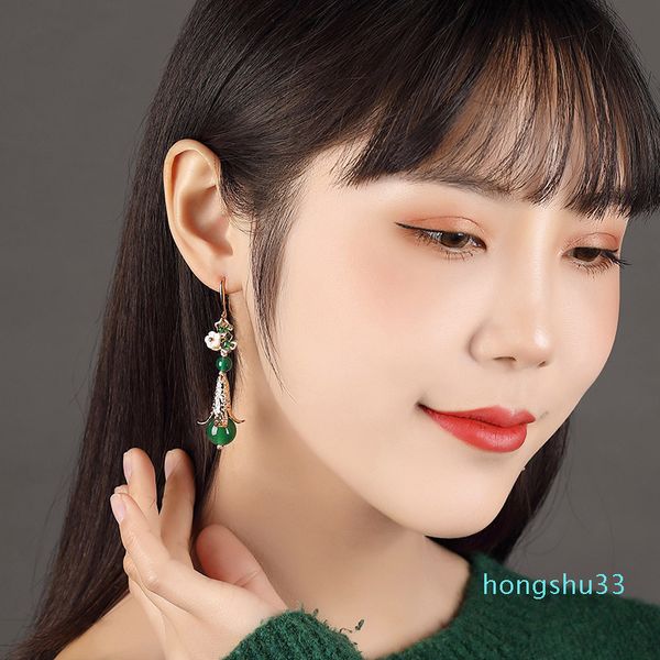 green drop earrings sterling silver vintage earrings
green drop earrings sterling silver vintage earrings