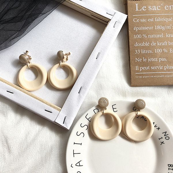 ivory round resin pretty sweet earring for women, Golden;silver
ivory round resin pretty sweet earring for women, Golden;silver