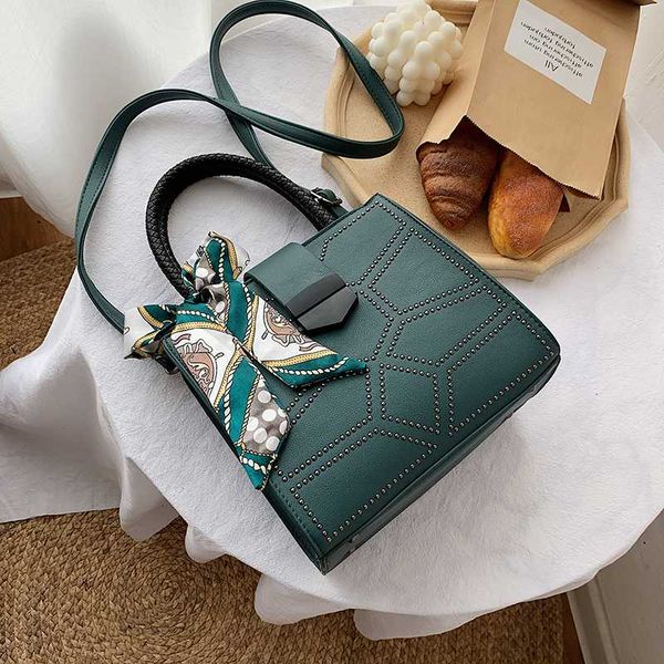 women small pu leather rivet handbags designer female shoulder messenger bags casual crossbody bags for women new
women small pu leather rivet handbags designer female shoulder messenger bags casual crossbody bags for women new