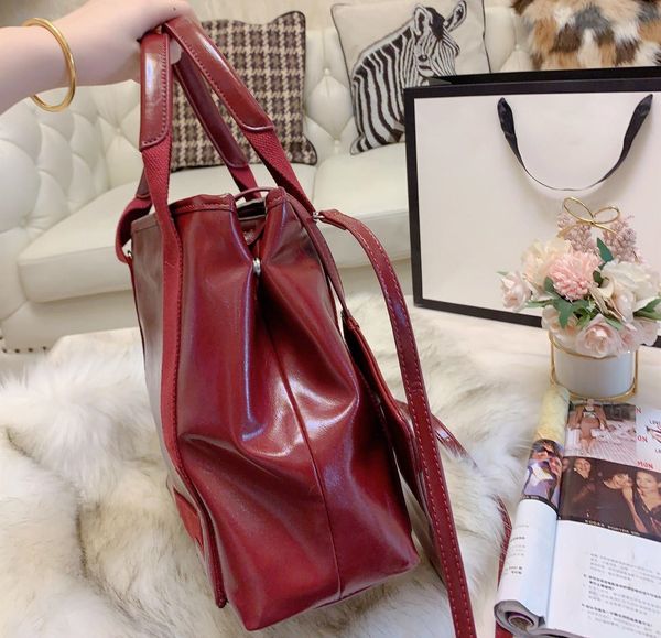 High quality leather handbag, lady s shoulder bag, fashion courier bag, large capacity, high quality leather two-piece01
High quality leather handbag, lady s shoulder bag, fashion courier bag, large capacity, high quality leather two-piece01