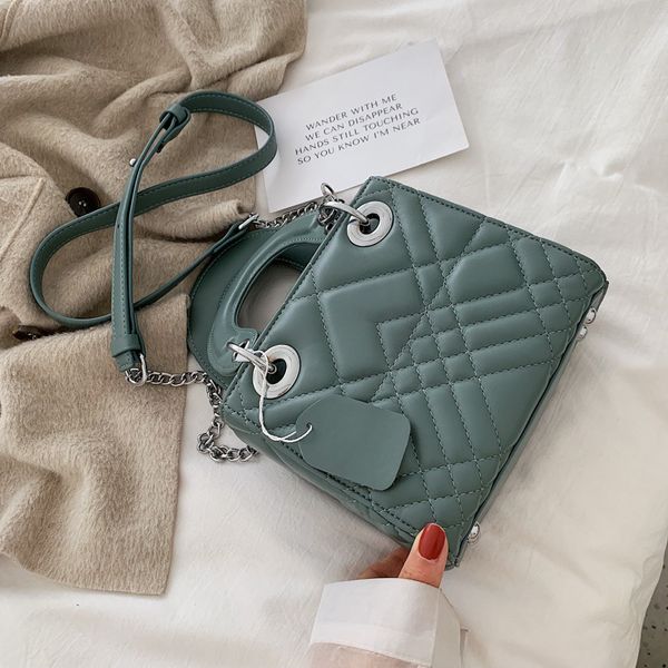 new embroidery thread messenger bag summer textured single shoulder chain small square bag
new embroidery thread messenger bag summer textured single shoulder chain small square bag