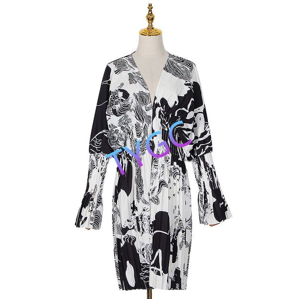 dress skirt women's fashion high waist print flare sleeve v-neck dresses for early autumn contrast color, Black;gray
dress skirt women's fashion high waist print flare sleeve v-neck dresses for early autumn contrast color, Black;gray