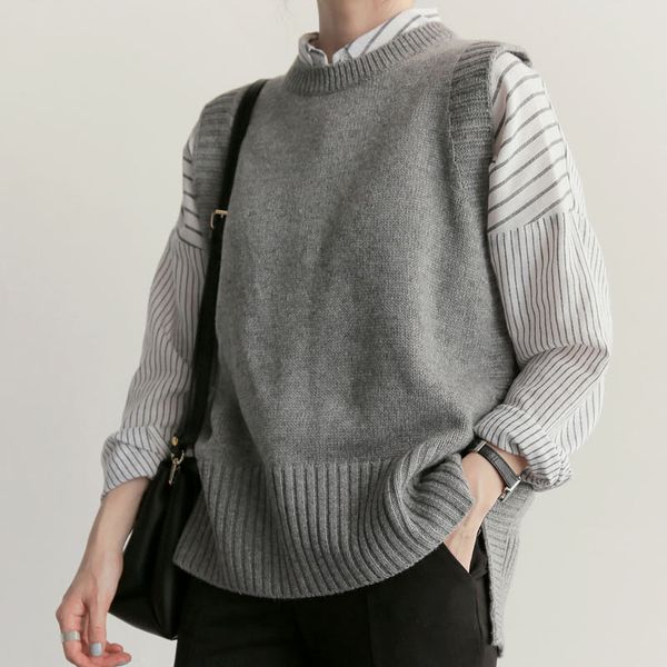 2020 new o-neck knitted vest women sweater chic loose knitting vest pullovers female warm knitting jumpers autumn, White;black
2020 new o-neck knitted vest women sweater chic loose knitting vest pullovers female warm knitting jumpers autumn, White;black
