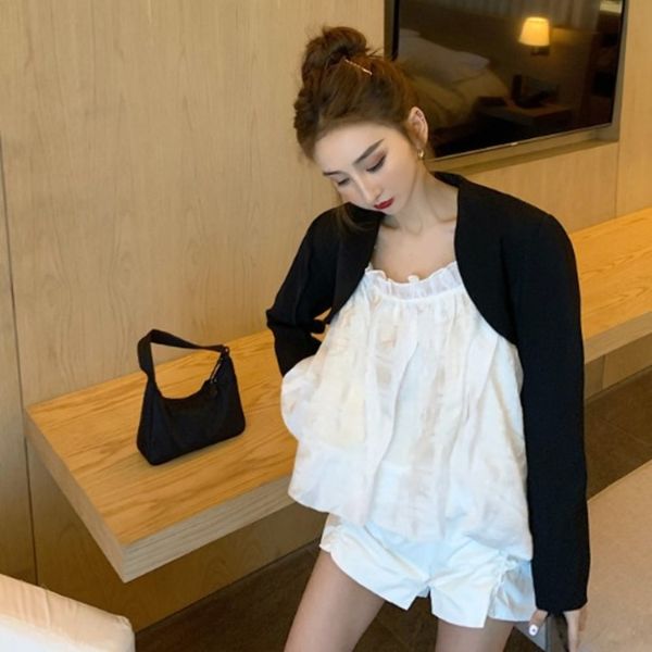 rui yifan short black suit shawl coat + white coat vest shorts pengpeng camisole + white shorts aerai, Gray
rui yifan short black suit shawl coat + white coat vest shorts pengpeng camisole + white shorts aerai, Gray
