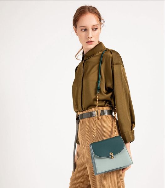 three colors casual style fashion simple contrast shoulder bags single metal chain crossbody bag versatile handbag wholesale
three colors casual style fashion simple contrast shoulder bags single metal chain crossbody bag versatile handbag wholesale