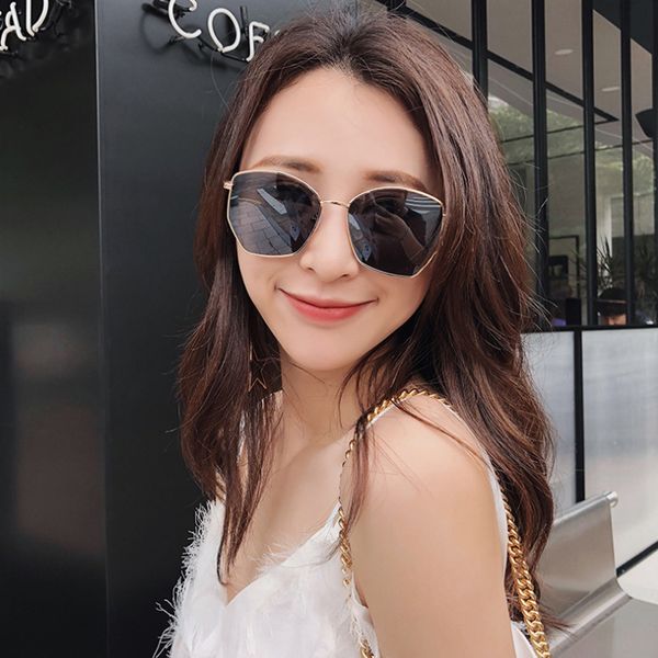 2020 sunglasses women classic brand designer flat lens clear sun glasses male female retro small metal frame square sun glasses, White;black
2020 sunglasses women classic brand designer flat lens clear sun glasses male female retro small metal frame square sun glasses, White;black