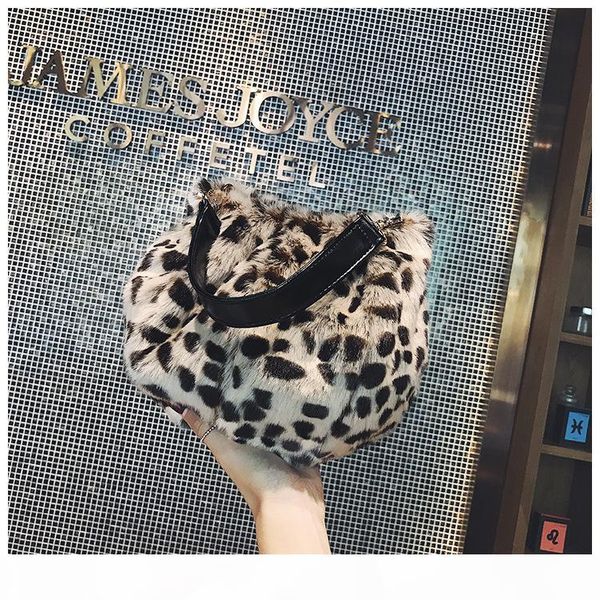 personality single shoulder messenger bag fashion portable mao mao casual cute plush women's bag tide simple contrast color bucket bag
personality single shoulder messenger bag fashion portable mao mao casual cute plush women's bag tide simple contrast color bucket bag