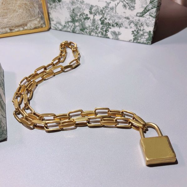 retro classic lady women brass thick necklaces with d letter locks head pendant, Silver
retro classic lady women brass thick necklaces with d letter locks head pendant, Silver