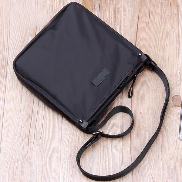 2020 new fashion luxury design business man bag vintage brand mens messenger bag oxford cloth shoulder bag for male bolsa hot
2020 new fashion luxury design business man bag vintage brand mens messenger bag oxford cloth shoulder bag for male bolsa hot