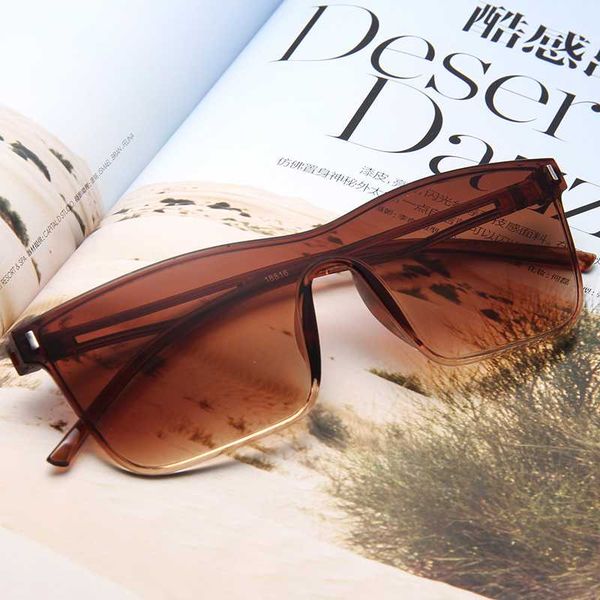 the new fashion dazzle color marine lens light thin comfortable ladies sunglasses retro-mi ding siamese lens sunglasses, White;black
the new fashion dazzle color marine lens light thin comfortable ladies sunglasses retro-mi ding siamese lens sunglasses, White;black