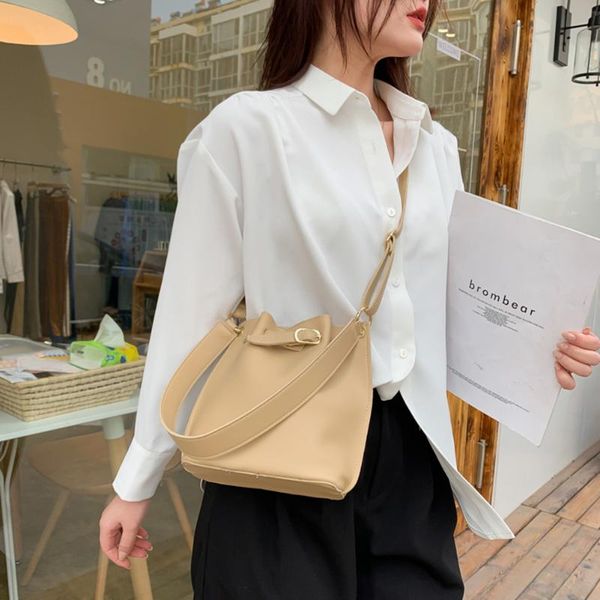pu leather shoulder messenger bag women solid color bucket large bucket handbag travel casual crossbody
pu leather shoulder messenger bag women solid color bucket large bucket handbag travel casual crossbody