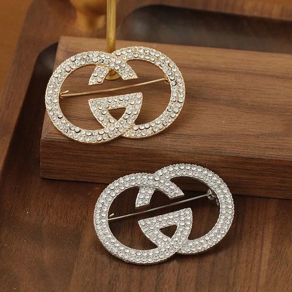 2019 new fashion letter brooch crystal diamond cardigan brooch collar pin shawl buckle scarf buckle jewelry, Gray
2019 new fashion letter brooch crystal diamond cardigan brooch collar pin shawl buckle scarf buckle jewelry, Gray