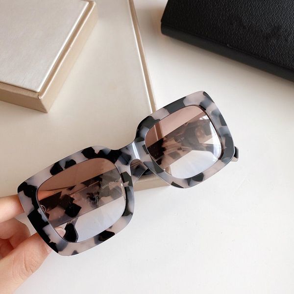 4384 Fashion New Designer Sunglasses Retro Frameless Sun glasses Vintage punk style Eyewear Top Quality UV400 Protection With case
4384 Fashion New Designer Sunglasses Retro Frameless Sun glasses Vintage punk style Eyewear Top Quality UV400 Protection With case