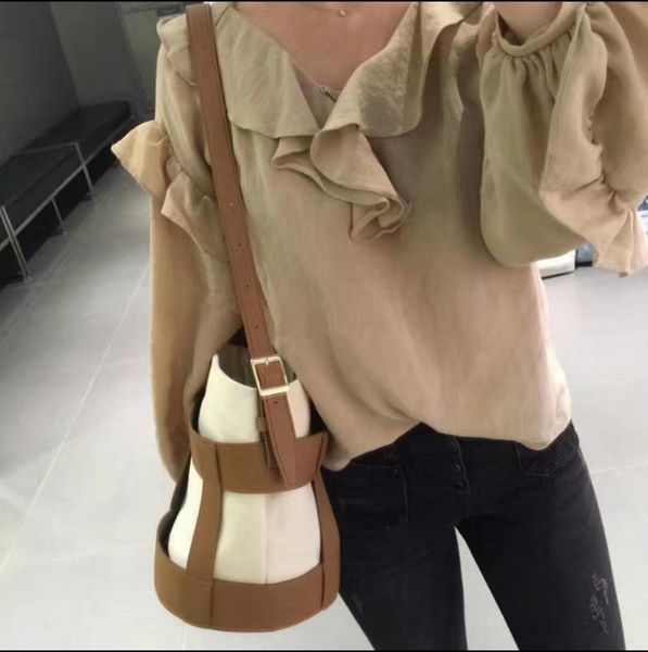 new fashion solid women messenger bag small portable bucket bag hollow out female should casual wild ladies crossbody
new fashion solid women messenger bag small portable bucket bag hollow out female should casual wild ladies crossbody