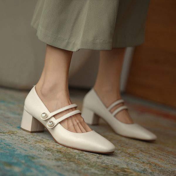 2020 spring and autumn new leather single shoes female square head mary jane shoes thick heel retro small leather x270, Black
2020 spring and autumn new leather single shoes female square head mary jane shoes thick heel retro small leather x270, Black