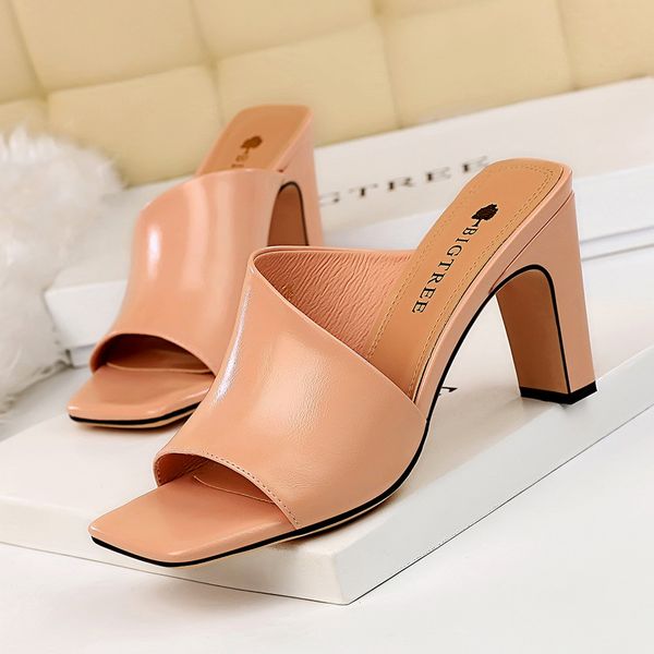 2020 women mules yellow slides female thick block heels silver slippers summer 8.5cm high heels luxury peep toe black shoes 
2020 women mules yellow slides female thick block heels silver slippers summer 8.5cm high heels luxury peep toe black shoes
