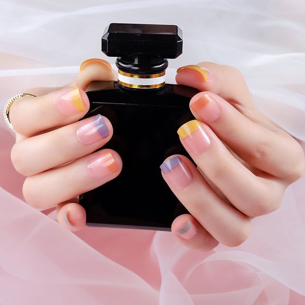 24pcs beautiful light color wearable finished fingernails short french detachable simple full cover fake nails with glue tn, Red;gold 
24pcs beautiful light color wearable finished fingernails short french detachable simple full cover fake nails with glue tn, Red;gold