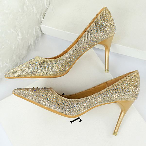 2020 women 7cm high heels glitter low heels crystal fetish stripper pumps lady elegant wedding bridal scarpins rhinestone shoes, Black
2020 women 7cm high heels glitter low heels crystal fetish stripper pumps lady elegant wedding bridal scarpins rhinestone shoes, Black