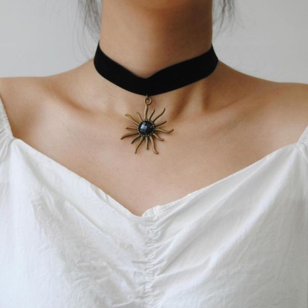 chokers vintage women gothic leon the professional mathilda necklace black velvet ribbon retro sun choker, Golden;silver
chokers vintage women gothic leon the professional mathilda necklace black velvet ribbon retro sun choker, Golden;silver