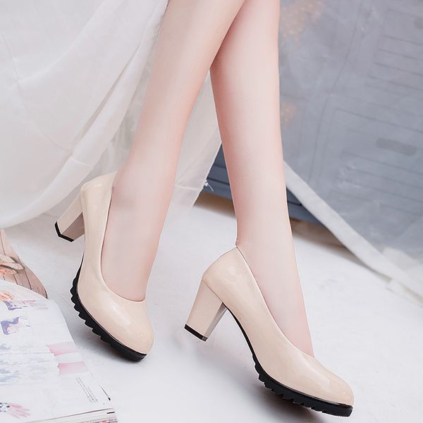 2020 spring patent leather single shoes women's round toe thick heel pumps 6cm leather shoes comfortable, Black
2020 spring patent leather single shoes women's round toe thick heel pumps 6cm leather shoes comfortable, Black