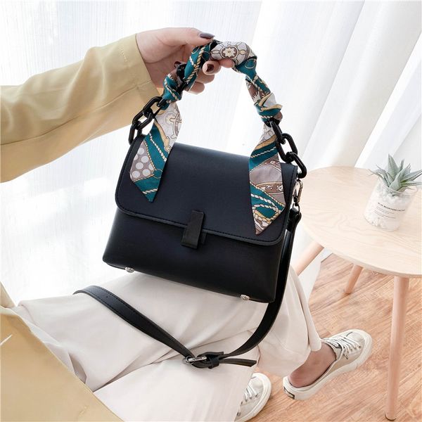 2020 summer new simple one shoulder messenger bag, silk scarf decoration chain handbag
2020 summer new simple one shoulder messenger bag, silk scarf decoration chain handbag