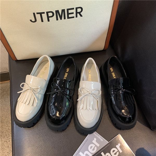 japanned leather creepers muffin thick heels moccasins tassel slip on woman shoes round toe brand design femme loafers flats2020, Black
japanned leather creepers muffin thick heels moccasins tassel slip on woman shoes round toe brand design femme loafers flats2020, Black