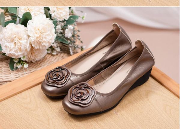 2020 spring and autumn with new style fashion slope heel round head non slip soft bottom mother shoes@jkl24, Black
2020 spring and autumn with new style fashion slope heel round head non slip soft bottom mother shoes@jkl24, Black