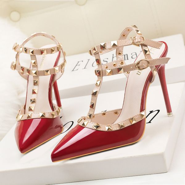 women high heels dress shoes party fashion rivets girls pointed toe shoes buckle platform pumps wedding black white
women high heels dress shoes party fashion rivets girls pointed toe shoes buckle platform pumps wedding black white