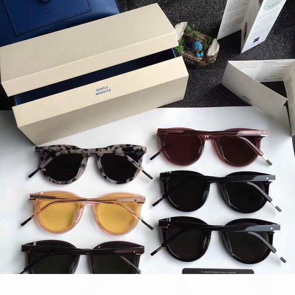 new v brand fashion men's woman see saw series gm sunglasses design original box, White;black
new v brand fashion men's woman see saw series gm sunglasses design original box, White;black
