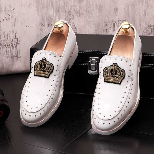 men's formal leather shoes crown flats loafers black white men dress shoes party wedding sapato social masculino
men's formal leather shoes crown flats loafers black white men dress shoes party wedding sapato social masculino