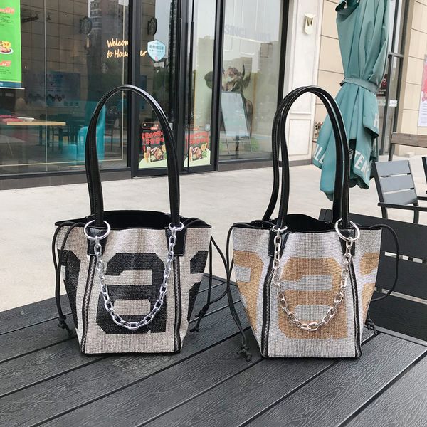 мода rhinestone сумки роскошные проблесковый rhinestone сумки портативный овощная корзина сумка простые плеча большой емкости ковша
мода rhinestone сумки роскошные проблесковый rhinestone сумки портативный овощная корзина сумка простые плеча большой емкости ковша