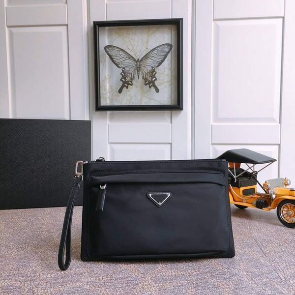 new cotton bag with nylon leather, triangle enamel logo, zipper, inner logo nameplate, two inner bags, one zipper, multiple layers
new cotton bag with nylon leather, triangle enamel logo, zipper, inner logo nameplate, two inner bags, one zipper, multiple layers