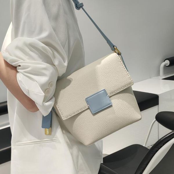 genuine leather women shoulder bag female purse euro fashion handbags girl bright crossbody bag vintage small flap bolsos
genuine leather women shoulder bag female purse euro fashion handbags girl bright crossbody bag vintage small flap bolsos