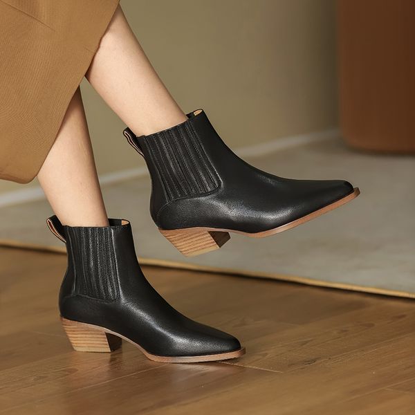 winter boots women genuine leather ankle ladies point toe short boots slip on zipper shoes black woman thick heel boots
winter boots women genuine leather ankle ladies point toe short boots slip on zipper shoes black woman thick heel boots