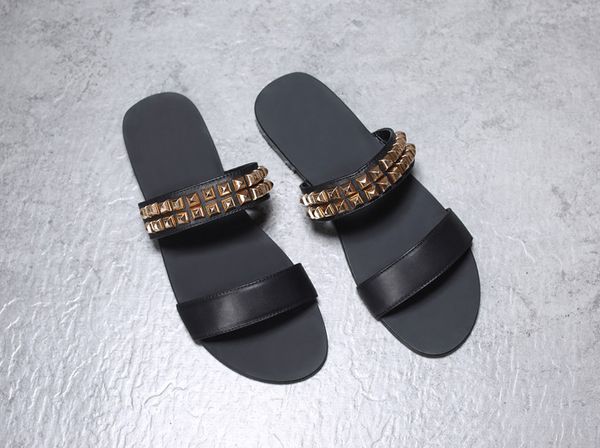 new style men fashion flat black rubber summer business trend color rivet metal retro beach slippers men breathable single shoes
new style men fashion flat black rubber summer business trend color rivet metal retro beach slippers men breathable single shoes