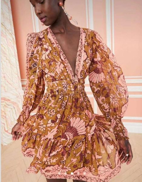 2020 autumn fashion sweet women silk dress printed long sleeve dress high waist colorful print deep v-neck lurex mini, Black;gray
2020 autumn fashion sweet women silk dress printed long sleeve dress high waist colorful print deep v-neck lurex mini, Black;gray