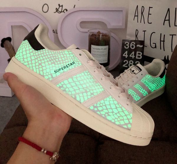 2020 latest 36-44 slipper sandal designer women sneakers platform shoes men basketball outdoor superstar atmos joint luminous snake print, Black
2020 latest 36-44 slipper sandal designer women sneakers platform shoes men basketball outdoor superstar atmos joint luminous snake print, Black