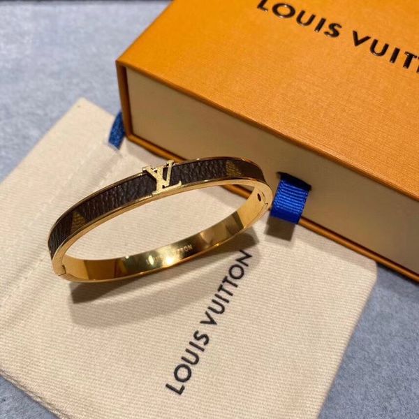 2020 tt luxury designer bracelet stainless steel gold adjustable open cuff women bracelets trendy simple bangles channel 3d with box b1, Golden;silver
2020 tt luxury designer bracelet stainless steel gold adjustable open cuff women bracelets trendy simple bangles channel 3d with box b1, Golden;silver